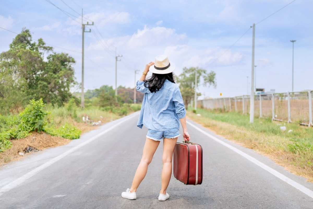 Viaggiare da sole nel 2026: queste sono le mete più sicure secondo il Solo Female Travel Index