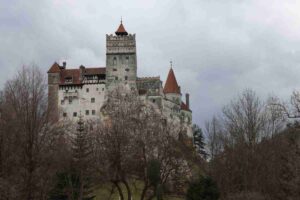 Dracula esiste davvero e potete andare a trovarlo: l'incantevole luogo che custodisce una storia macabra