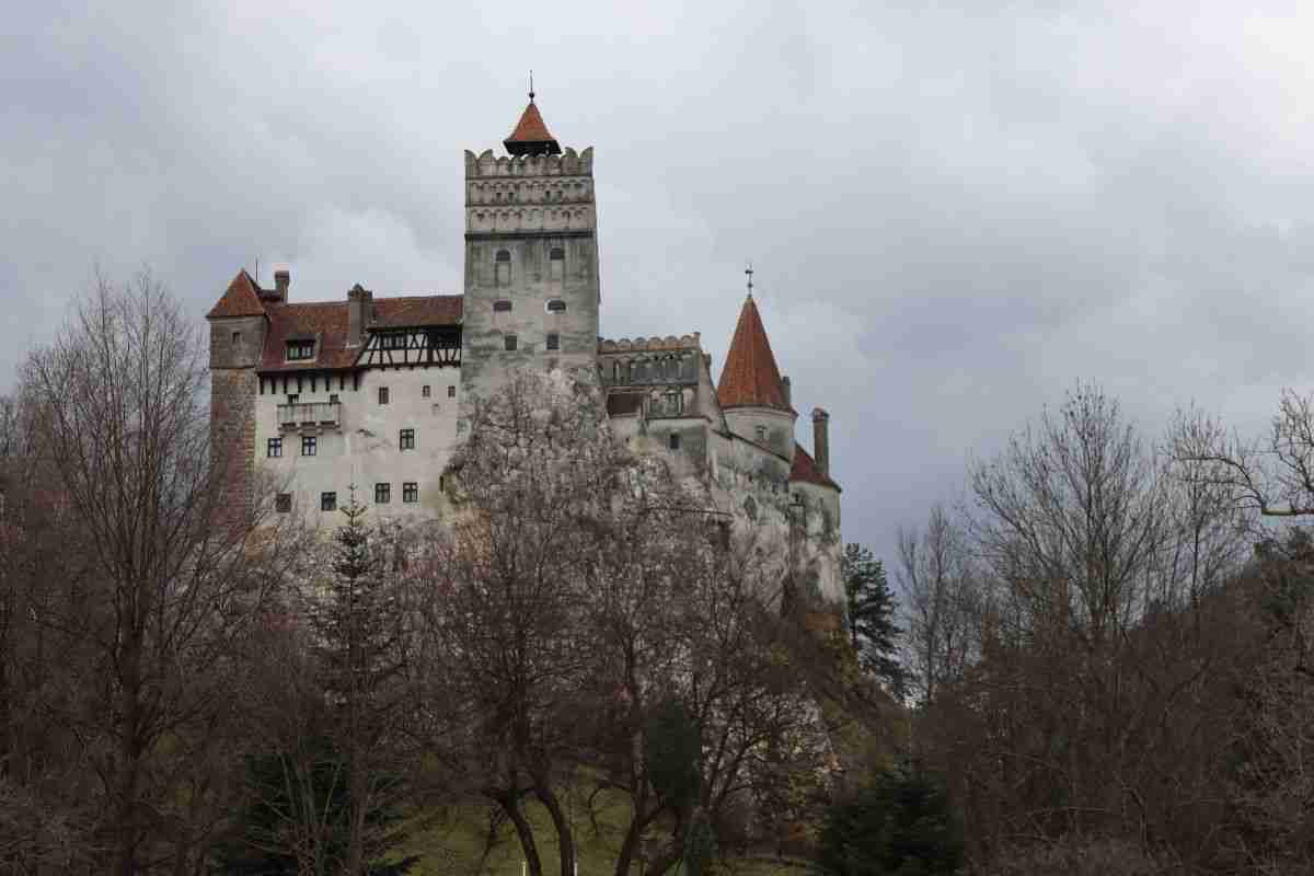 Dracula esiste davvero e potete andare a trovarlo: l'incantevole luogo che custodisce una storia macabra